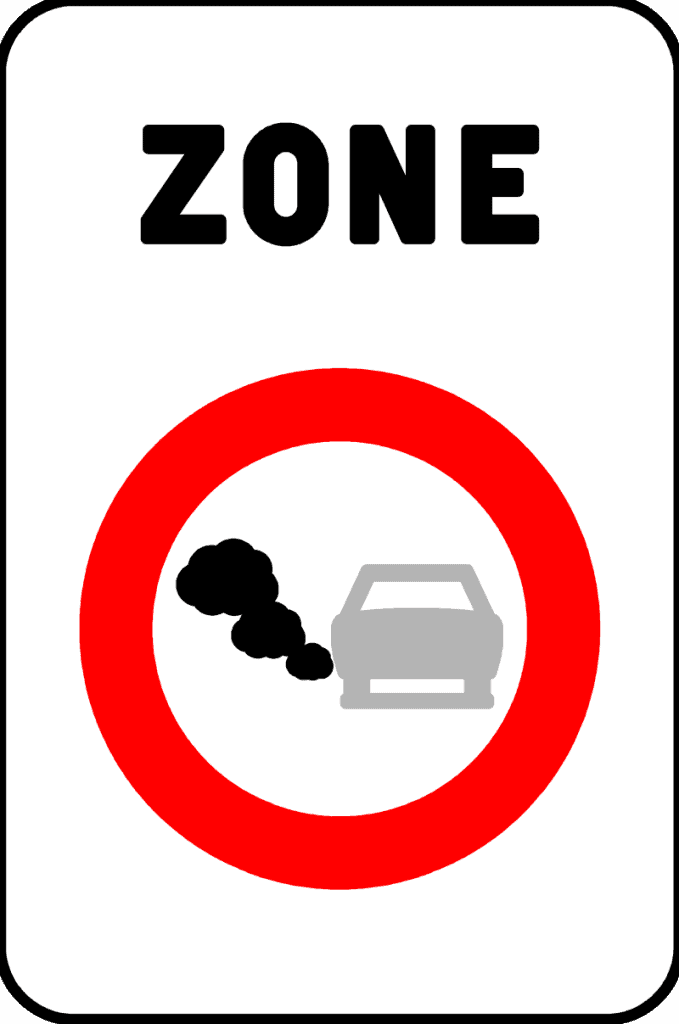 Panneau « ZONE » avec une voiture et des gaz d’échappement dans un cercle rouge.