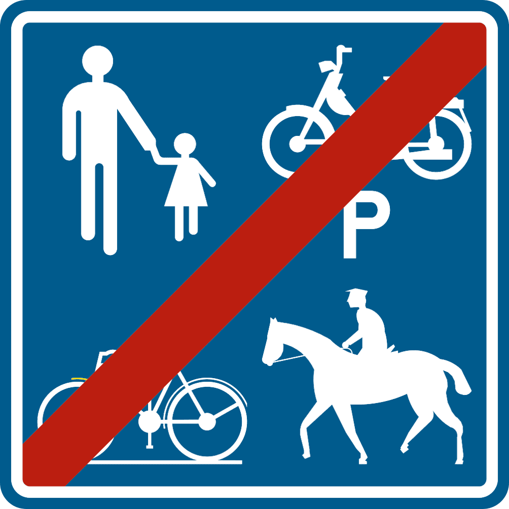 Signal F101a : panneau bleu avec piétons, vélo, cavalier et deux-roues accompagné de la lettre P, barré d’une diagonale rouge.