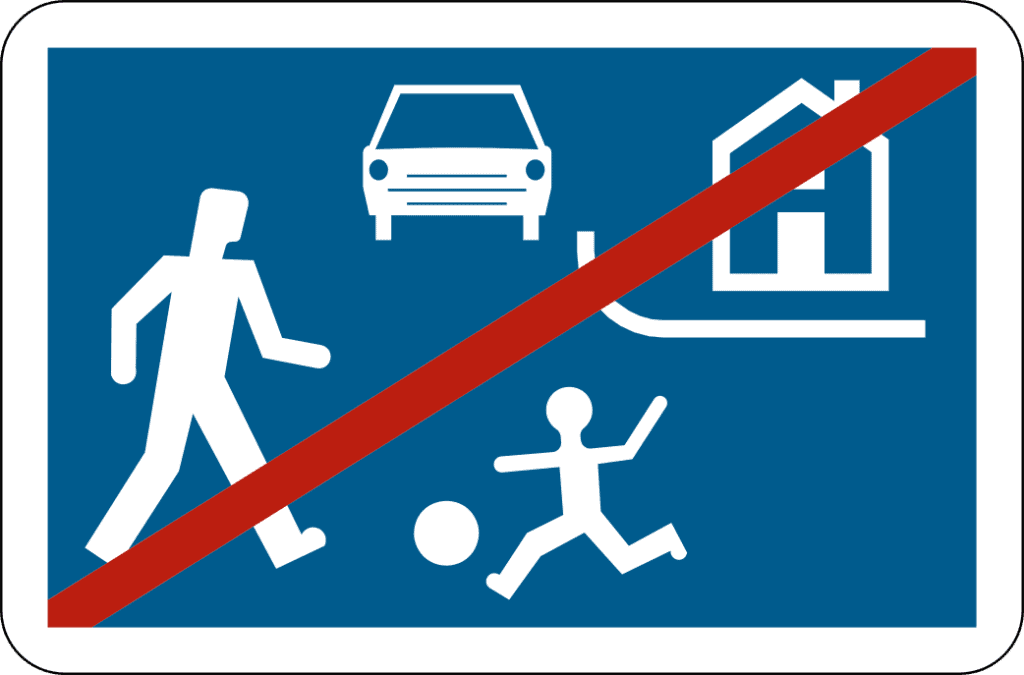 Panneau bleu avec un piéton, un enfant au ballon, une voiture et une maison, barré d’une diagonale rouge.