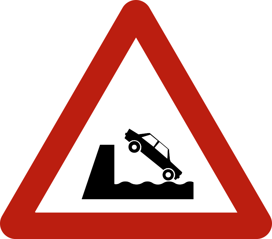 Triangle à bord rouge avec une voiture basculant d’un quai vers l’eau.
