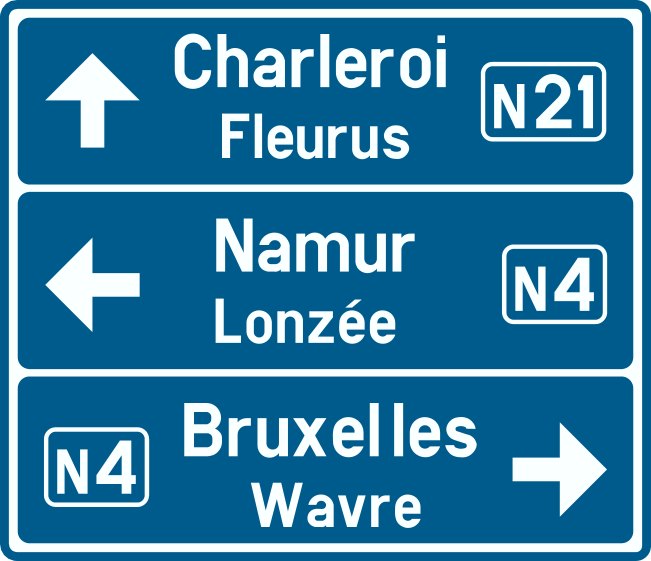 Trois indications superposées : Charleroi et Fleurus tout droit par N21 ; Namur et Lonzée à gauche par N4 ; Bruxelles et Wavre à droite par N4.