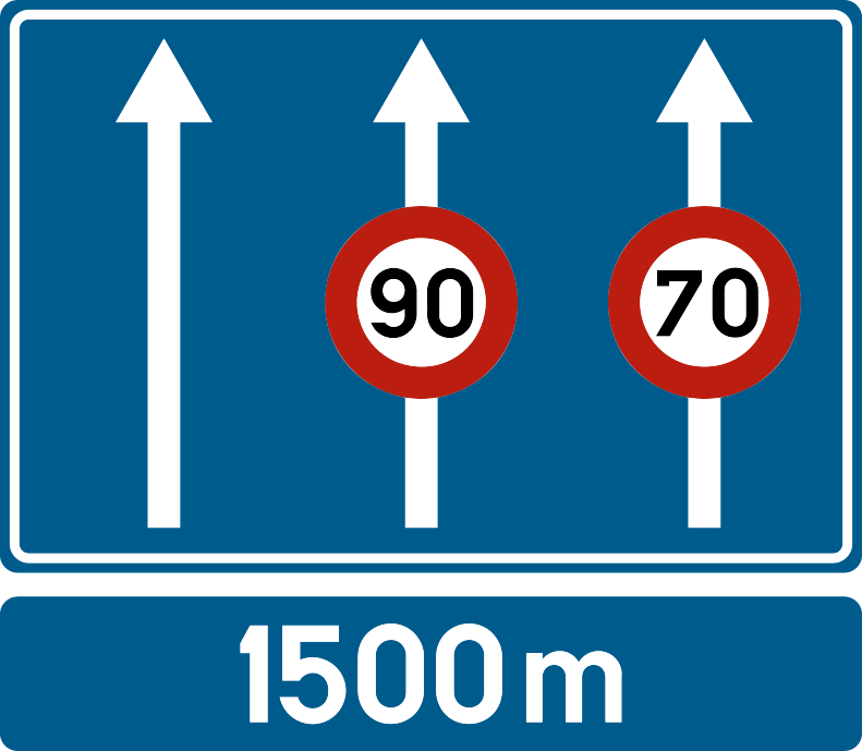 Trois flèches blanches sur fond bleu, avec 90 sur la bande centrale, 70 à droite et la distance 1 500 m.
