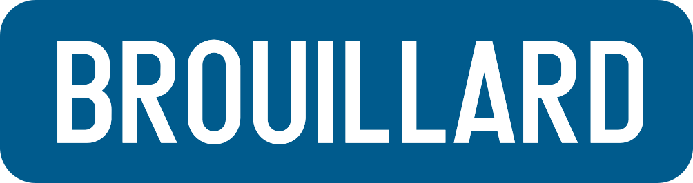 Panneau additionnel bleu portant « Brouillard ».
